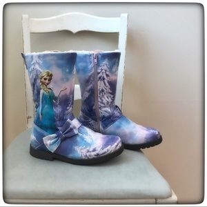 Disney Frozen boots faux leather/fur-lined by H&M!
